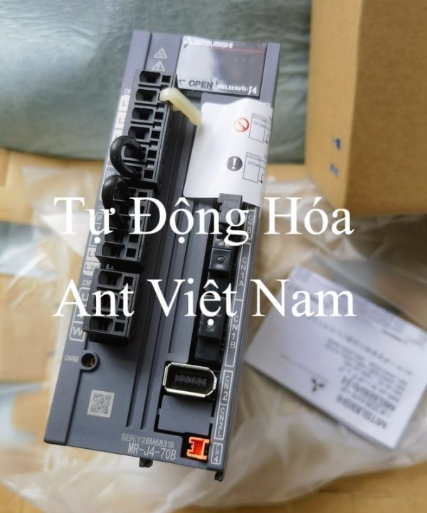 Mitsubishi Servo Drive MR-J4-70B-RJ MR-J4-70B-RJ021 Mới